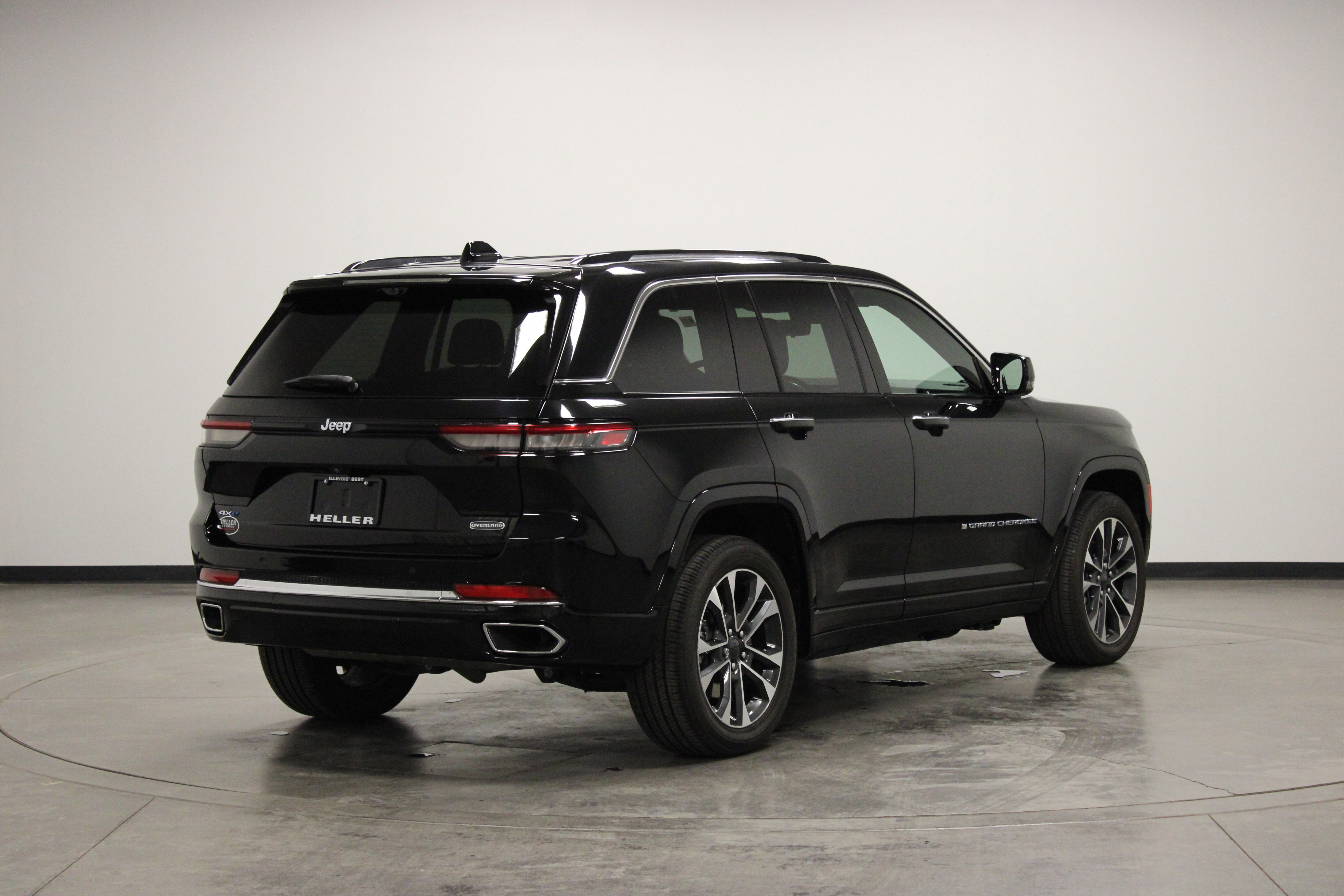 Used 2023 Jeep Grand Cherokee Overland w/ Advanced Protech Group III AWD/4WD image 8