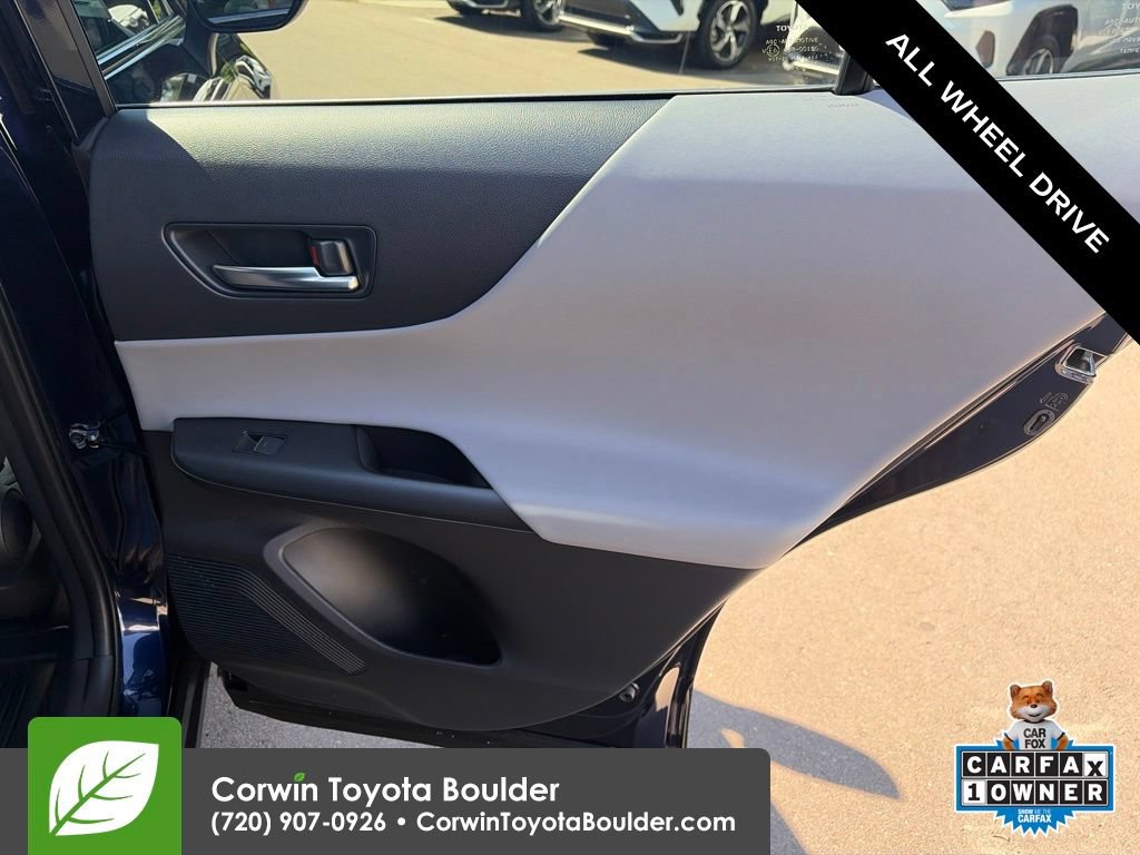 Used 2024 Toyota Venza LE AWD/4WD image 16