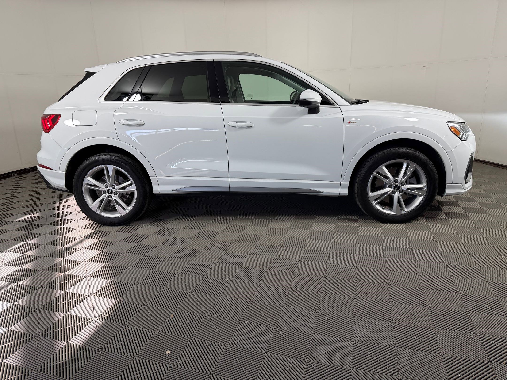 Certified 2024 Audi Q3 2.0T Premium Plus AWD/4WD image 8