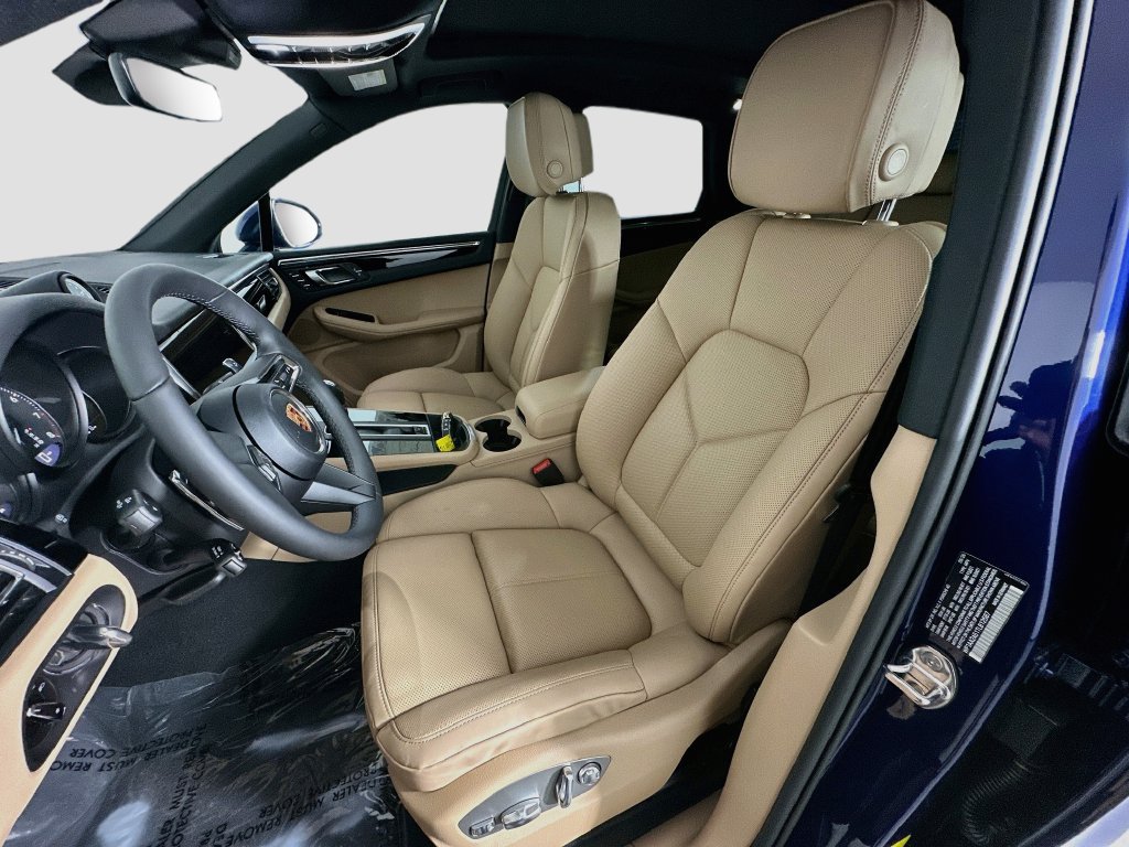 Certified 2026 Porsche Macan AWD/4WD image 5