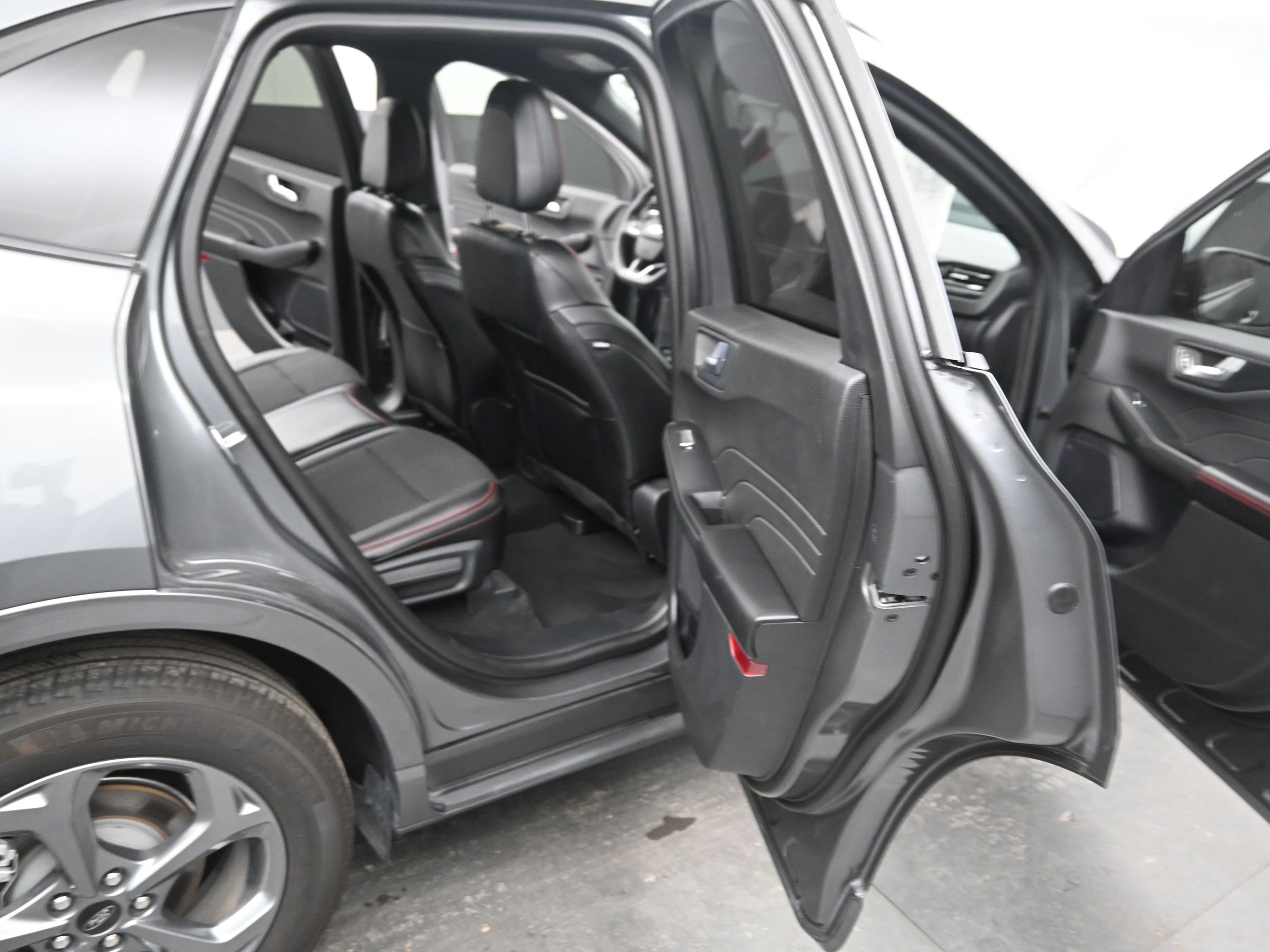 Used 2024 Ford Escape ST-Line w/ Equipment Group 301A image 22