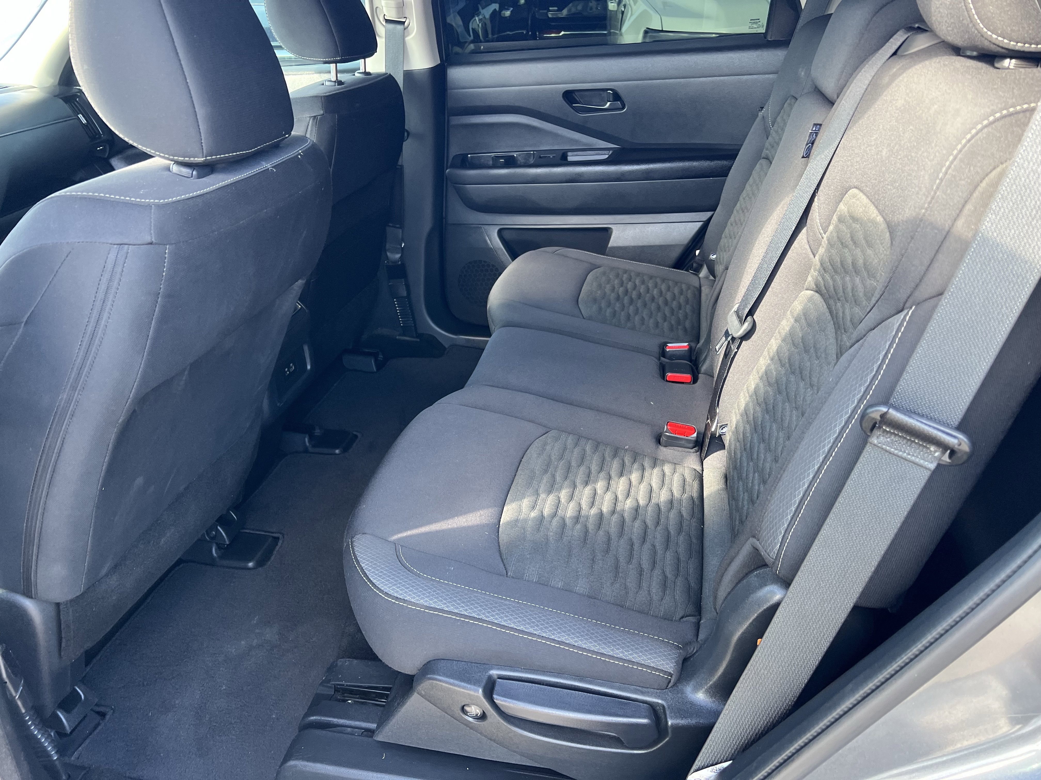 Used 2024 Nissan Pathfinder S image 24