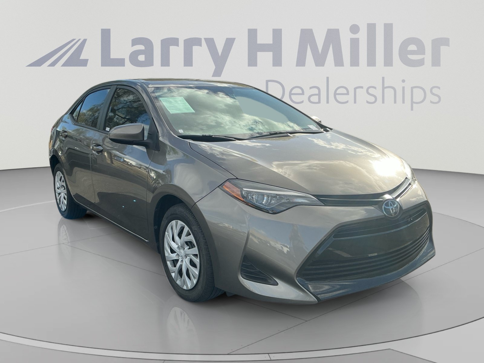 Used 2019 Toyota Corolla LE w/ Carpet Mat Package (TMS) FWD image 7