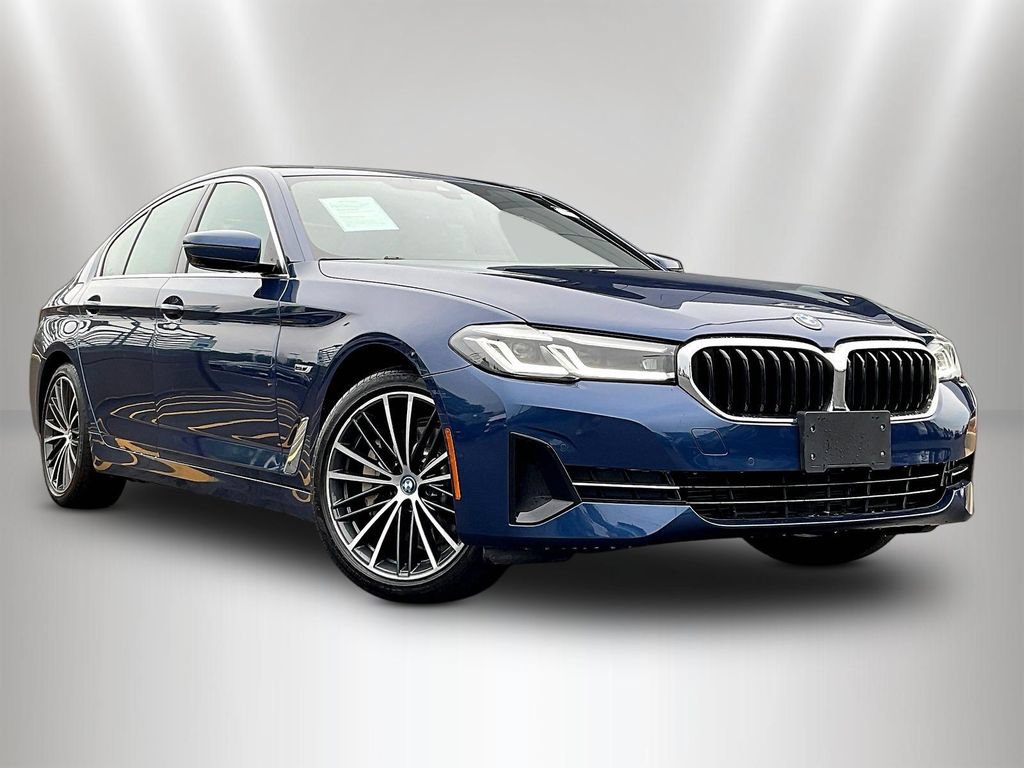 Used 2023 BMW 530e xDrive w/ Premium Package AWD/4WD image 3