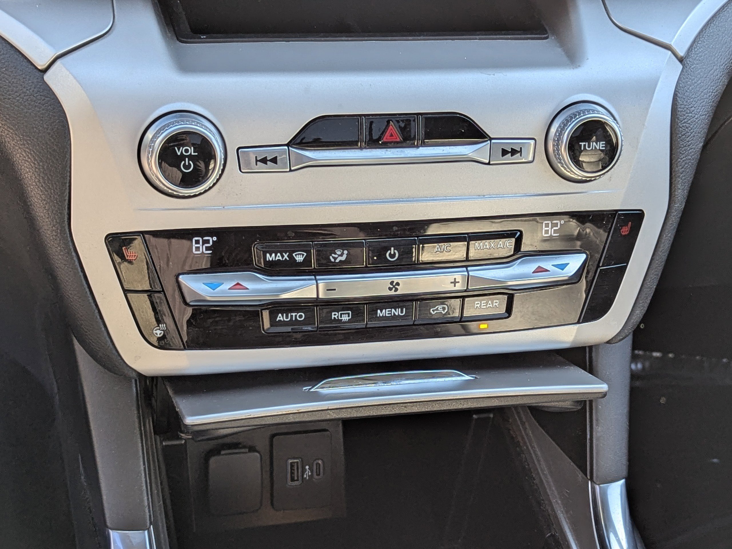 Used 2020 Ford Explorer XLT w/ Equipment Group 202A image 25