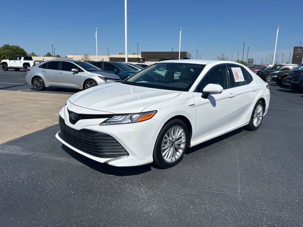 Used 2020 Toyota Camry XLE image 1