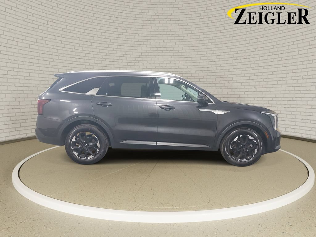 Used 2025 Kia Sorento S w/ Panoramic Sunroof Package FWD image 4