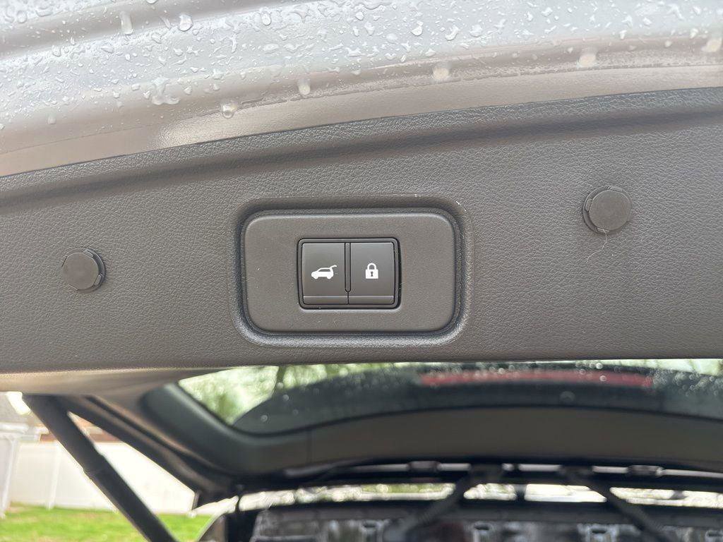 Used 2025 Nissan Pathfinder Platinum image 12