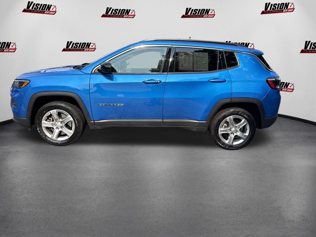 Used 2023 Jeep Compass Latitude w/ Convenience Group AWD/4WD image 8