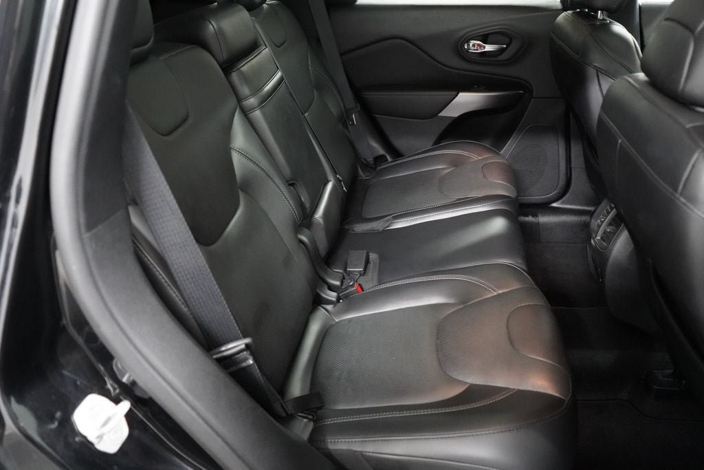Used 2019 Jeep Cherokee Limited w/ Luxury Group AWD/4WD image 20