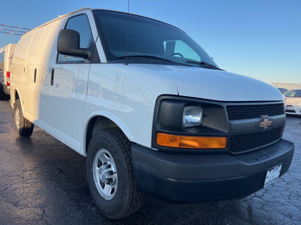 Used 2015 Chevrolet Express 2500 RWD image 1