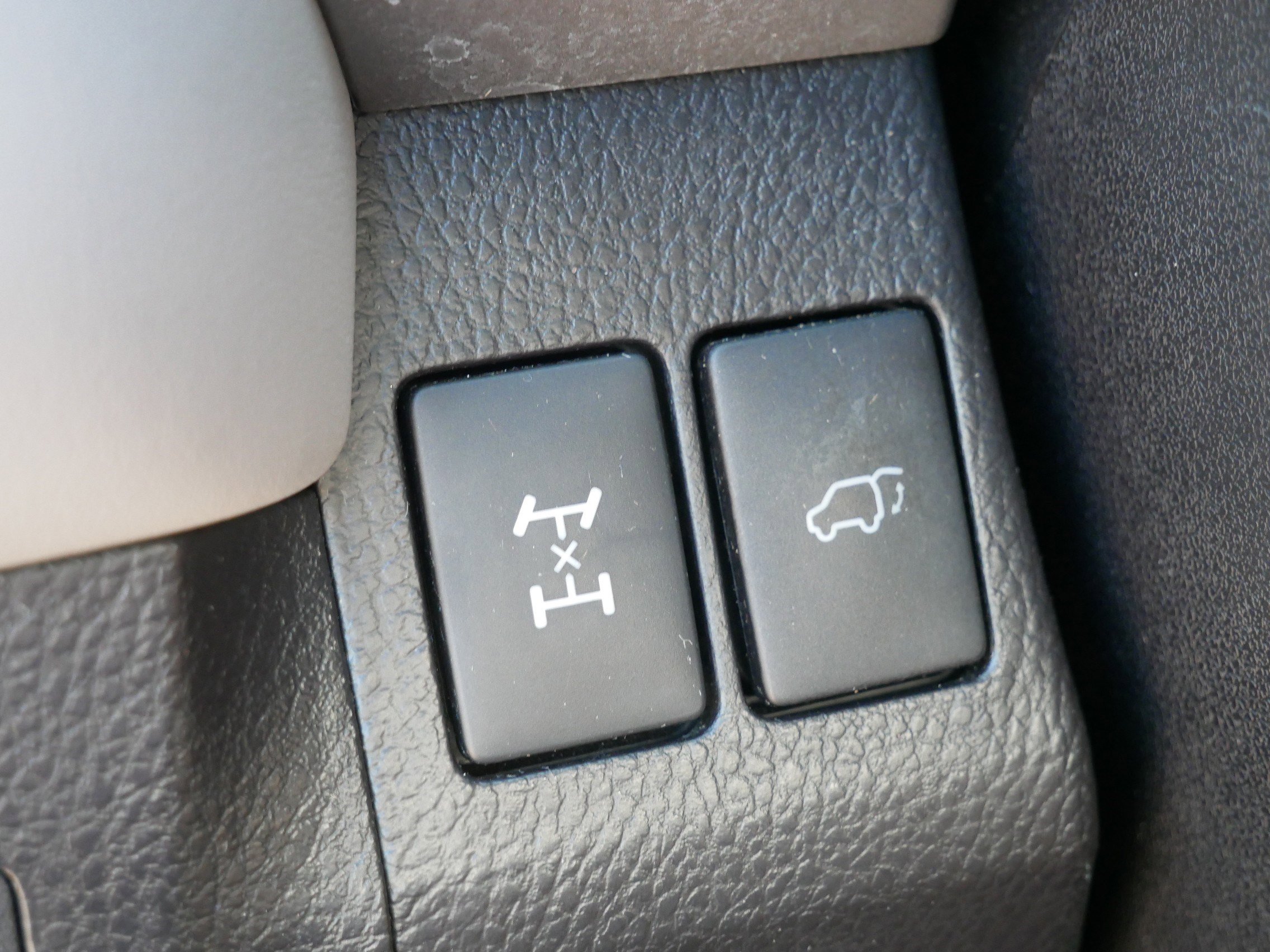 Used 2018 Toyota RAV4 Limited image 24