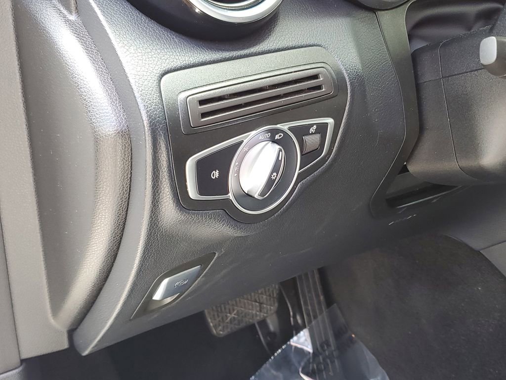 Used 2019 Mercedes-Benz GLC 300 w/ Premium Package image 20