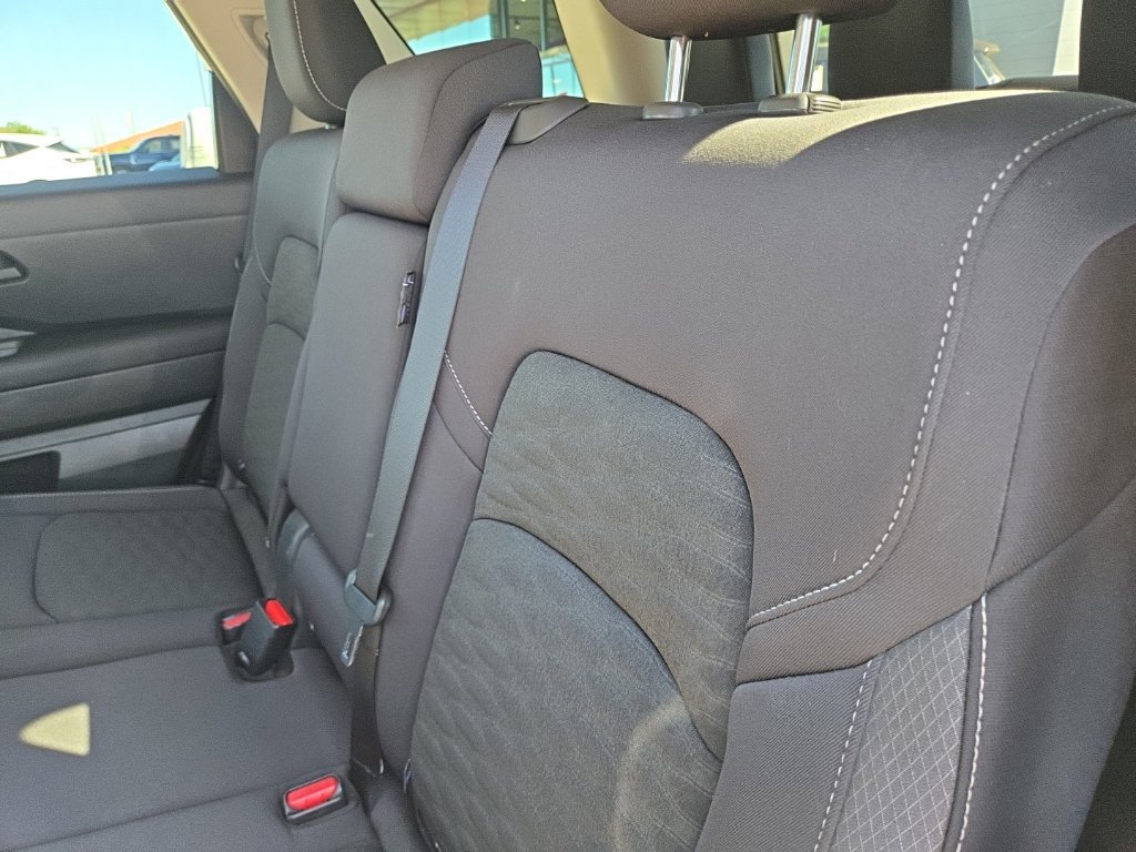 Used 2024 Nissan Pathfinder SV FWD image 14