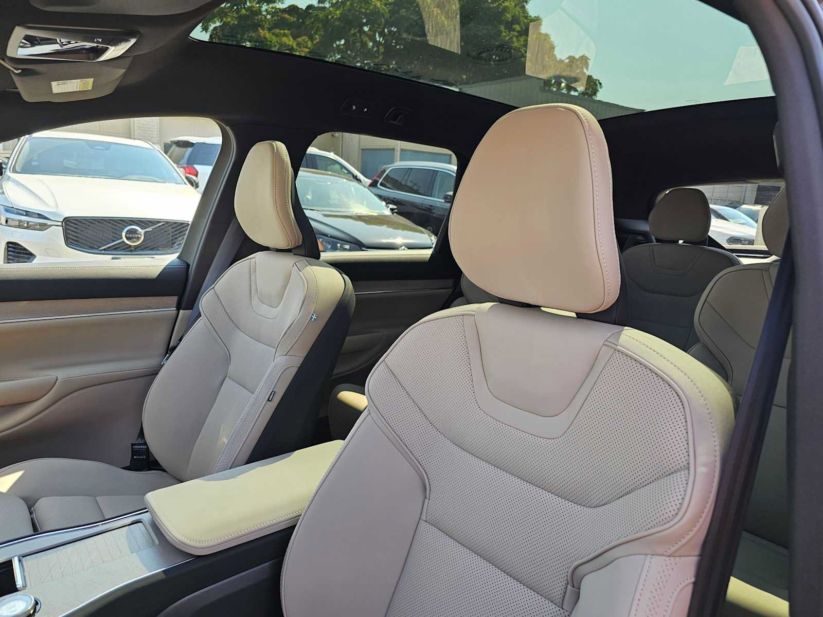 New 2026 Volvo EX90 Plus AWD/4WD image 23