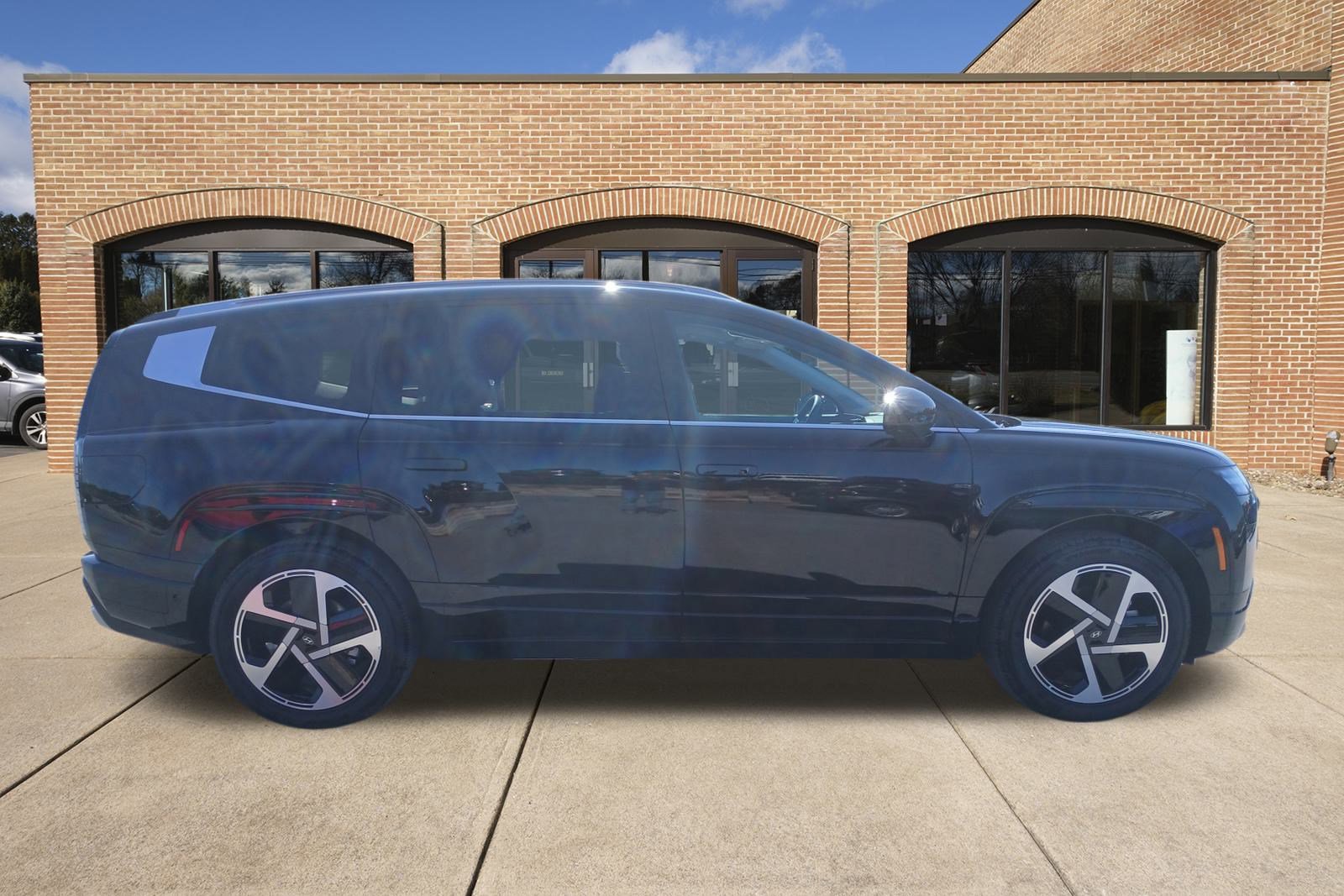 New 2026 Hyundai Ioniq 9 Limited image 2