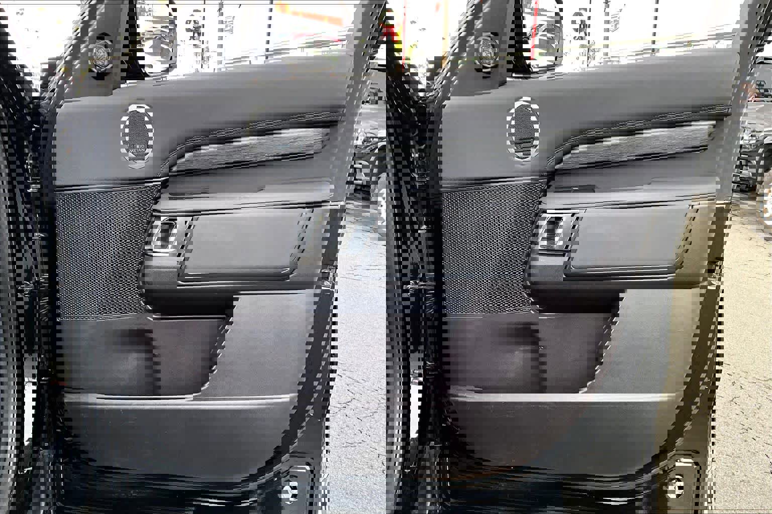 Used 2017 Land Rover Discovery HSE image 21