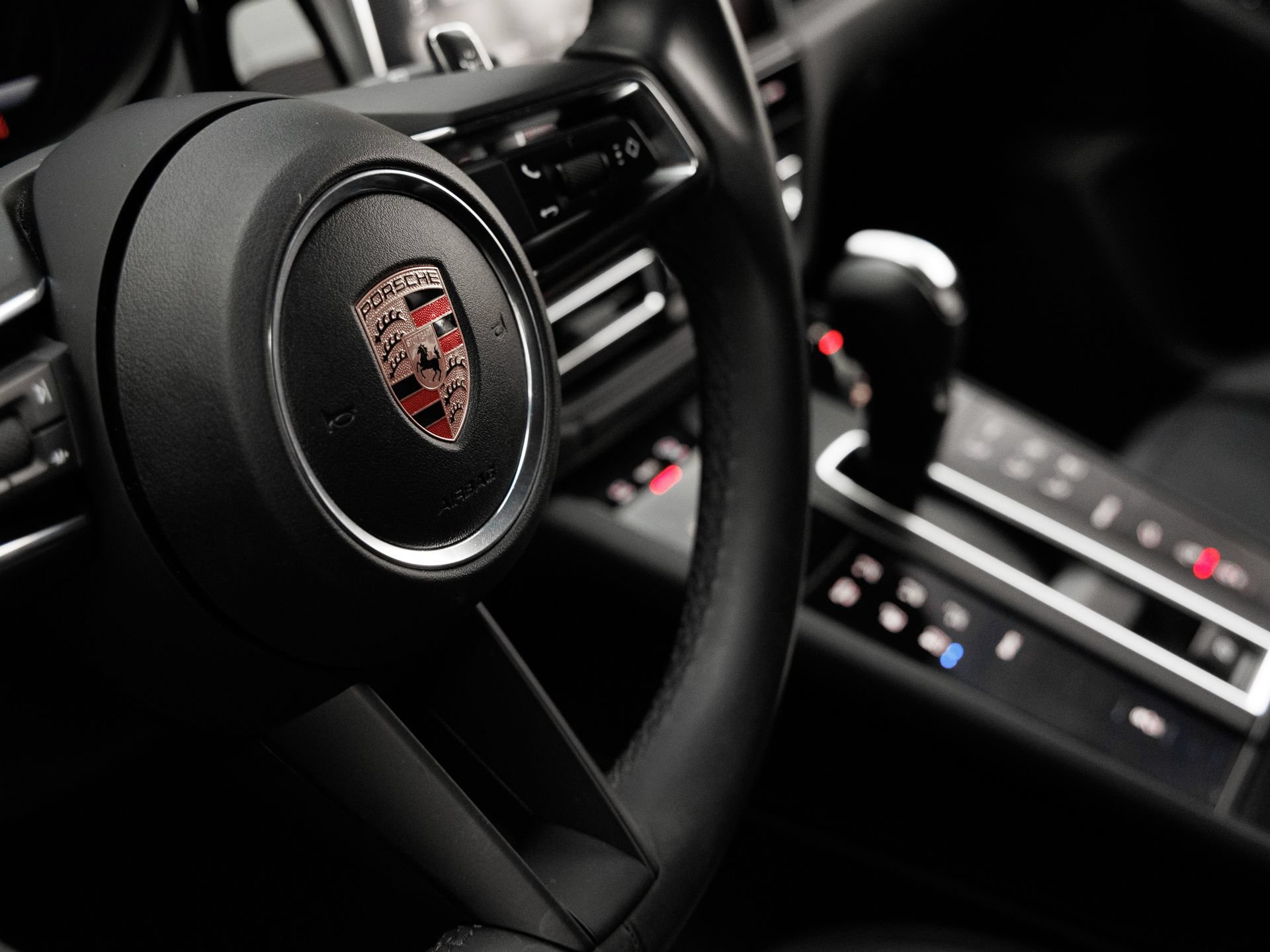 Certified 2026 Porsche Macan AWD/4WD image 19
