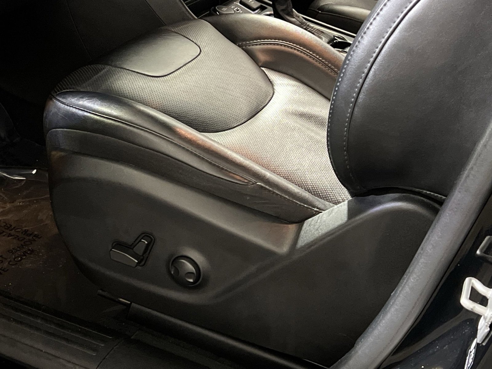 Used 2023 Jeep Cherokee Altitude Lux image 12