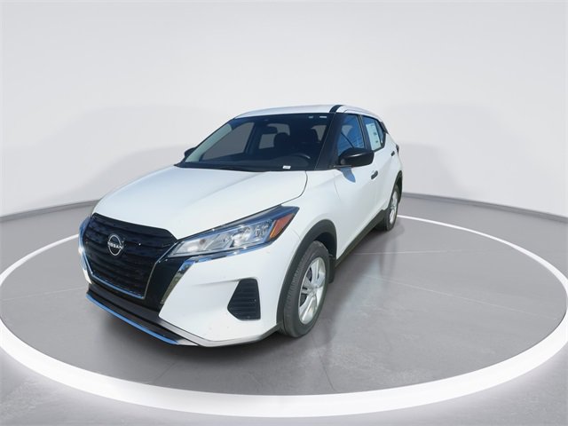 New 2025 Nissan Kicks Play S video 4