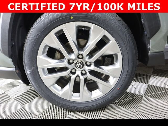 Used 2020 Toyota RAV4 XLE Premium image 32