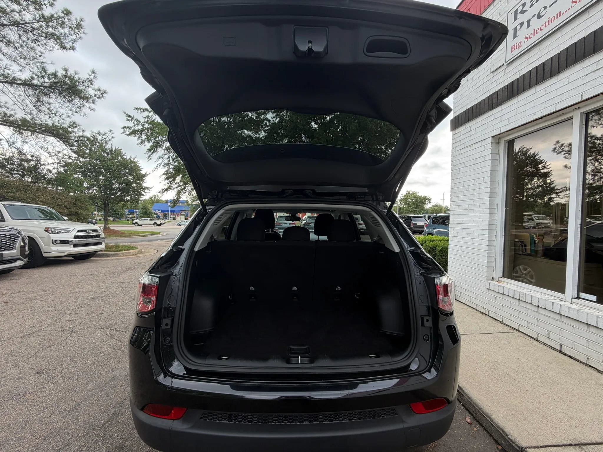 Used 2021 Jeep Compass Sport FWD image 14