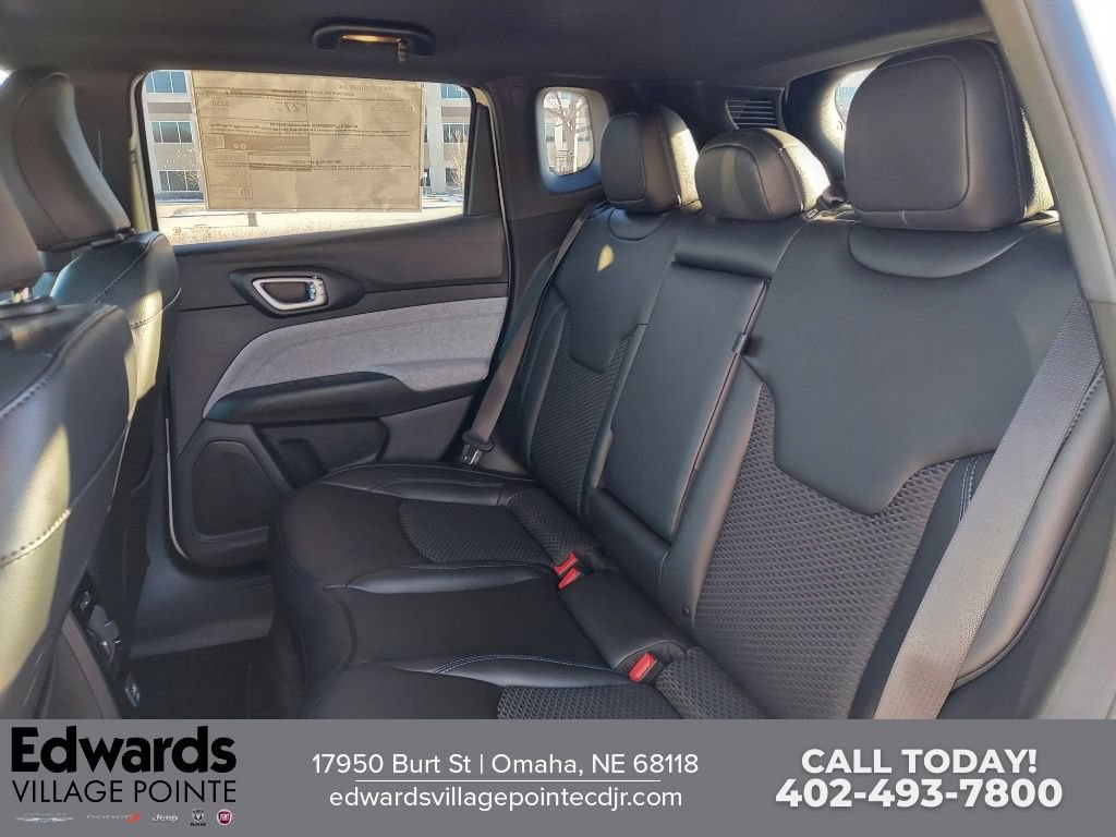 New 2023 Jeep Compass Latitude w/ Mopar Graphics Package AWD/4WD image 25