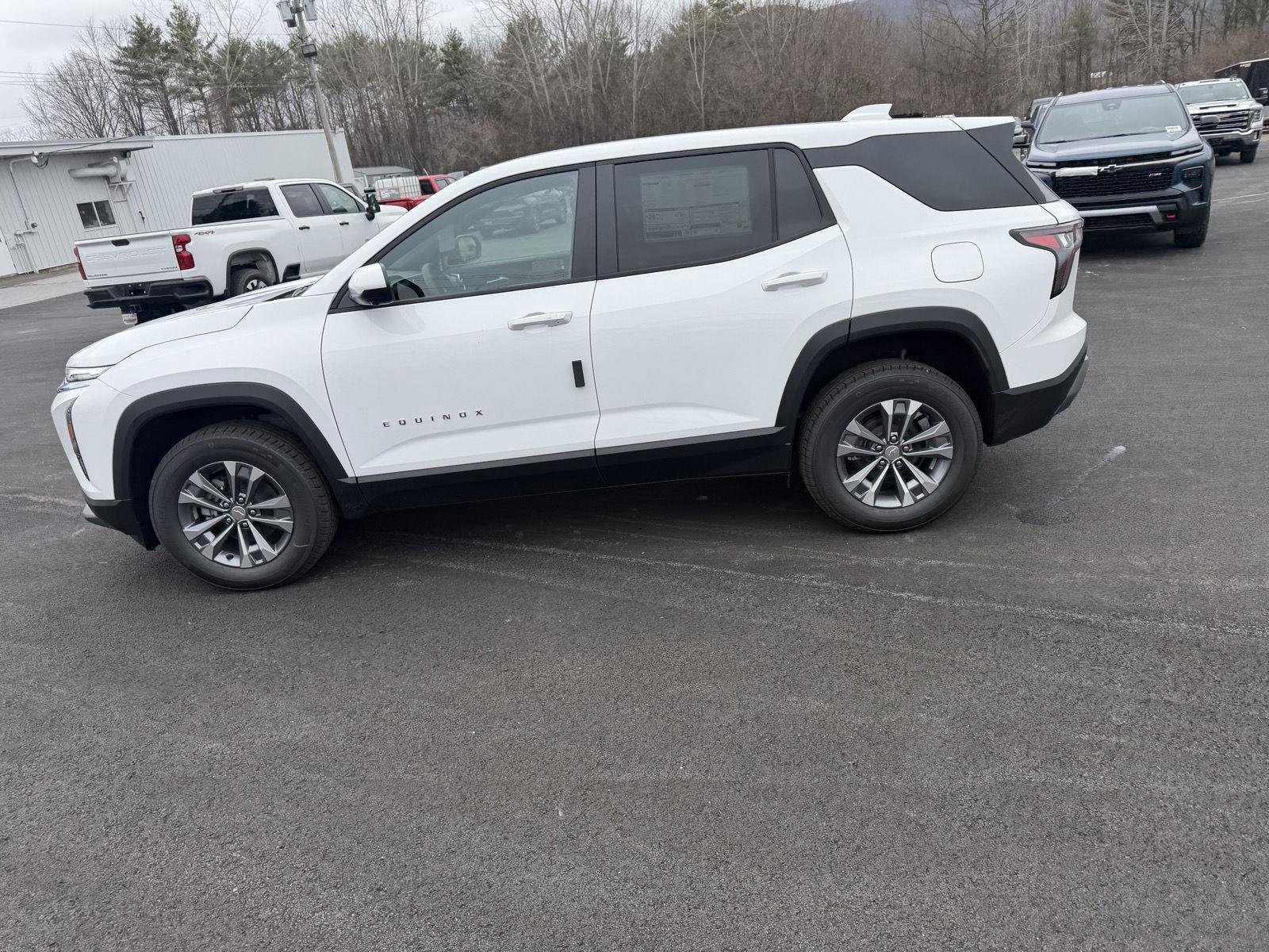 New 2026 Chevrolet Equinox LT image 3