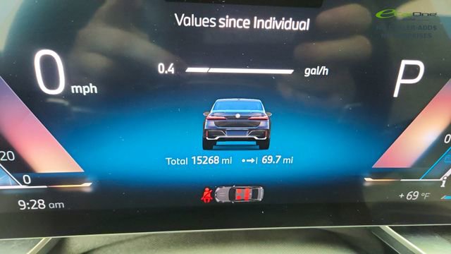 Used 2023 BMW 740i w/ Parking Assistance Package image 38