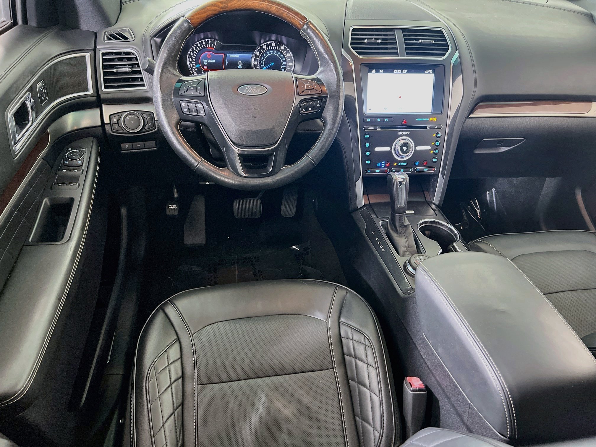 Used 2017 Ford Explorer Platinum AWD/4WD image 23