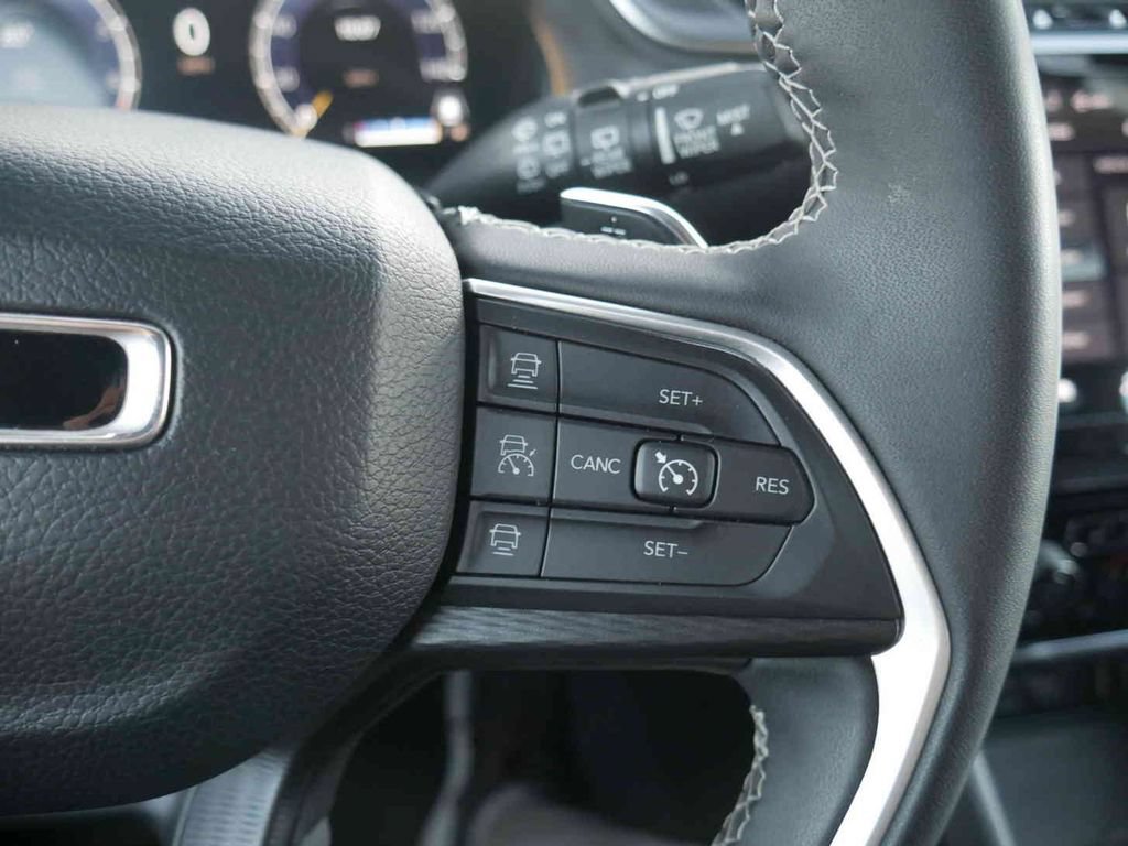 Certified 2023 Jeep Grand Cherokee L Laredo AWD/4WD image 38