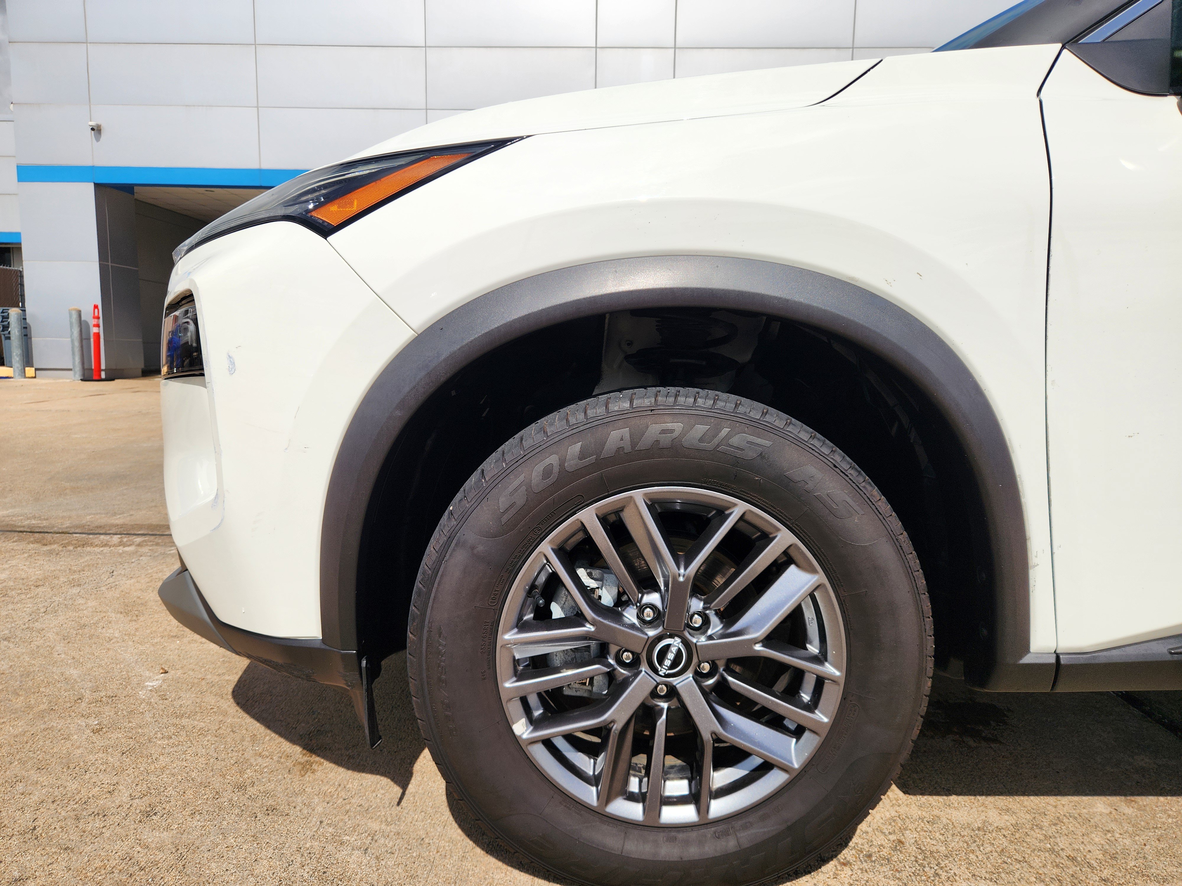 Used 2023 Nissan Rogue S AWD/4WD image 9