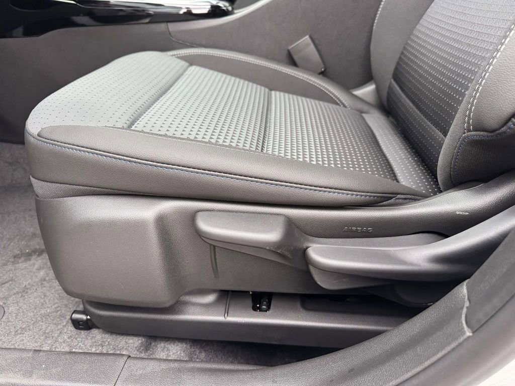 New 2026 Chevrolet Trax LT w/ Sunroof Package image 17