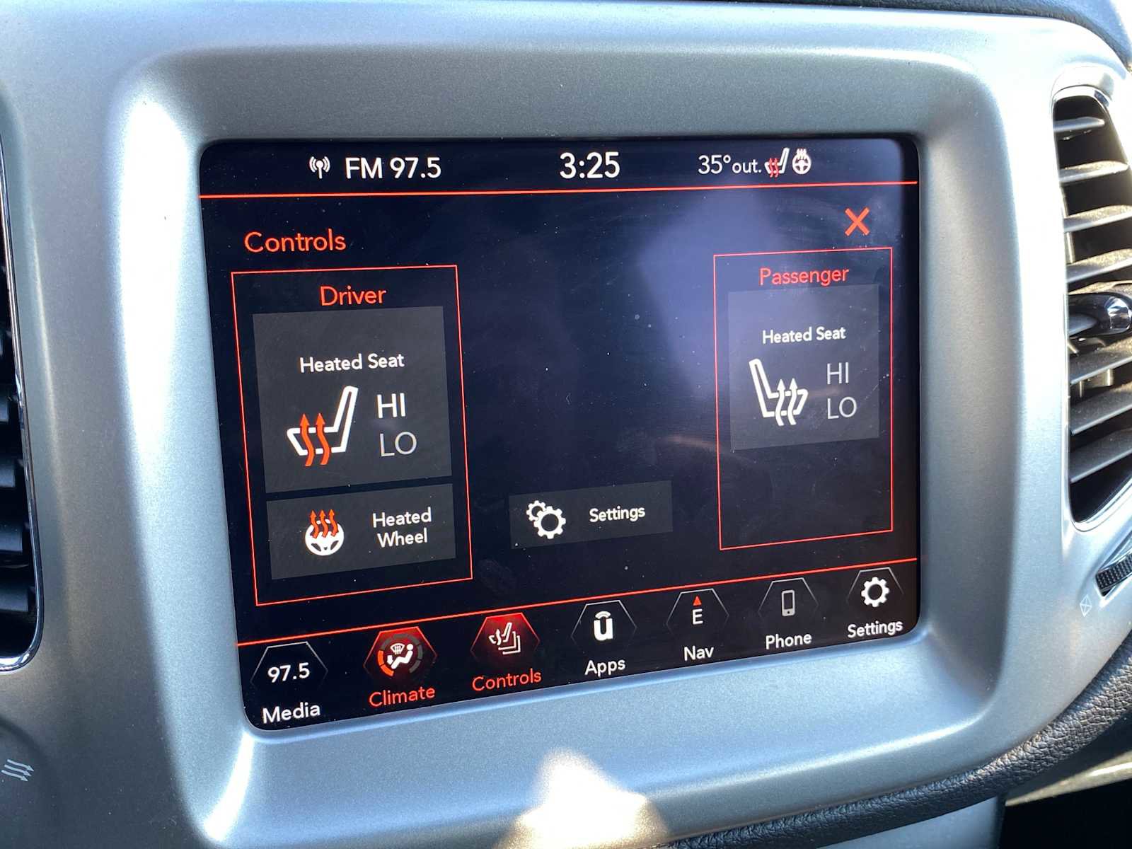 Used 2021 Jeep Compass Latitude AWD/4WD image 24