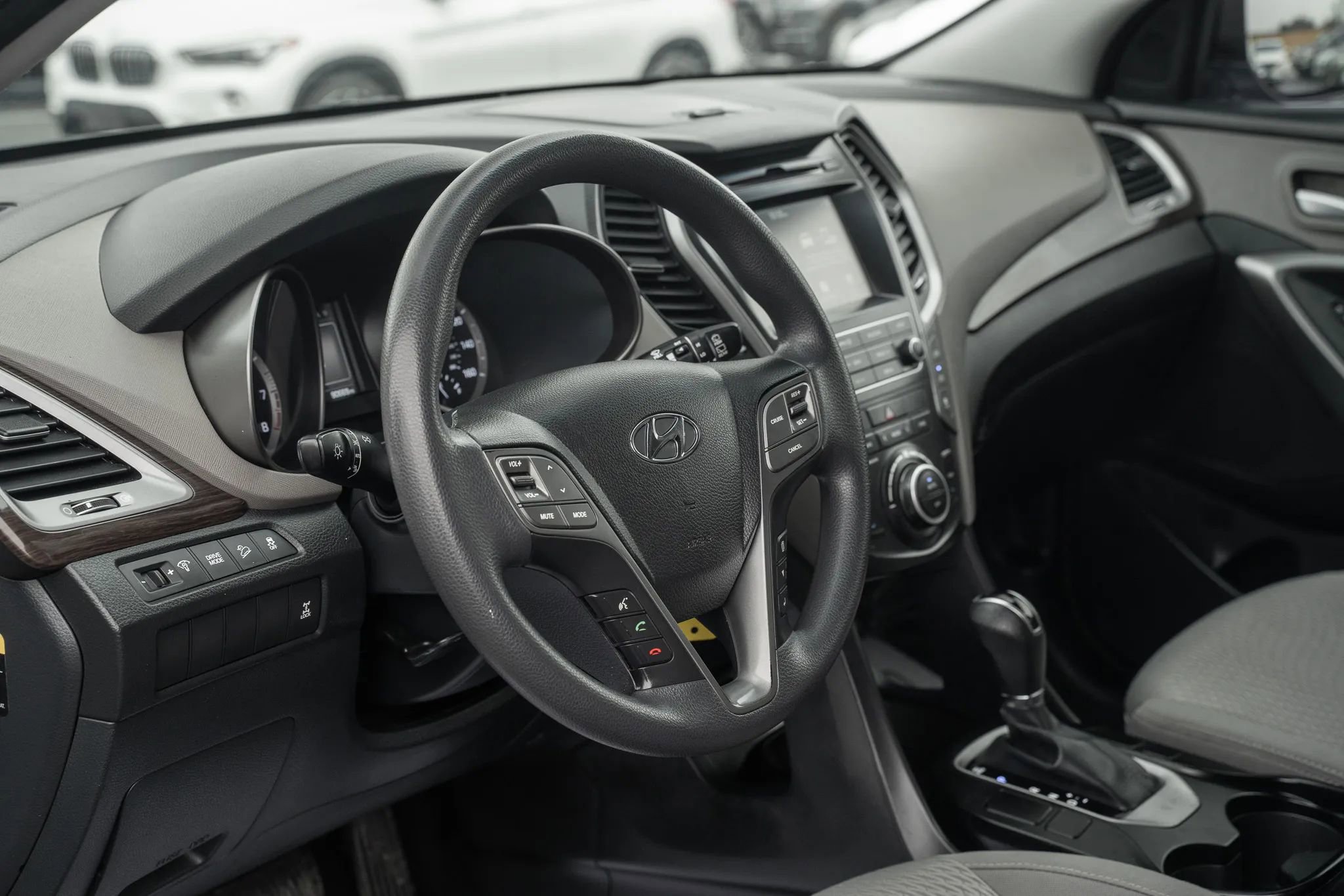 Used 2017 Hyundai Santa Fe SE AWD/4WD image 15