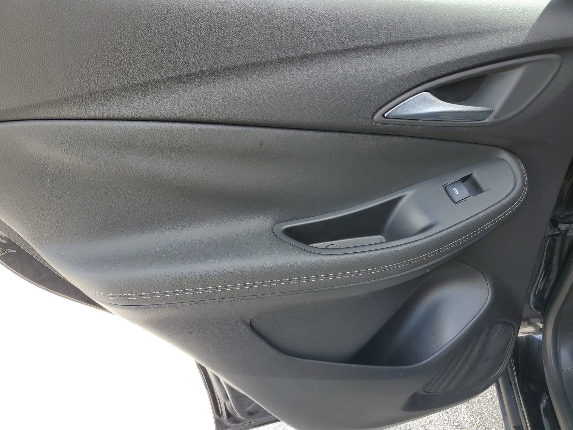 Used 2022 Buick Encore GX Select image 9