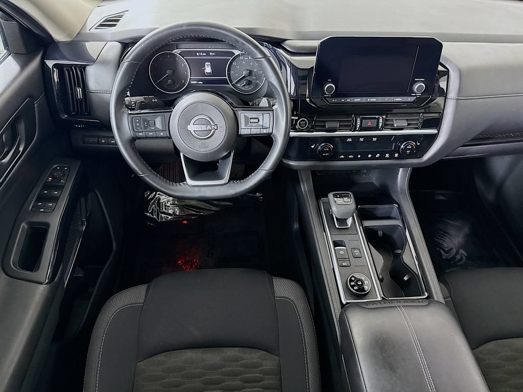 Used 2023 Nissan Pathfinder SV w/ SV Premium Package AWD/4WD image 4
