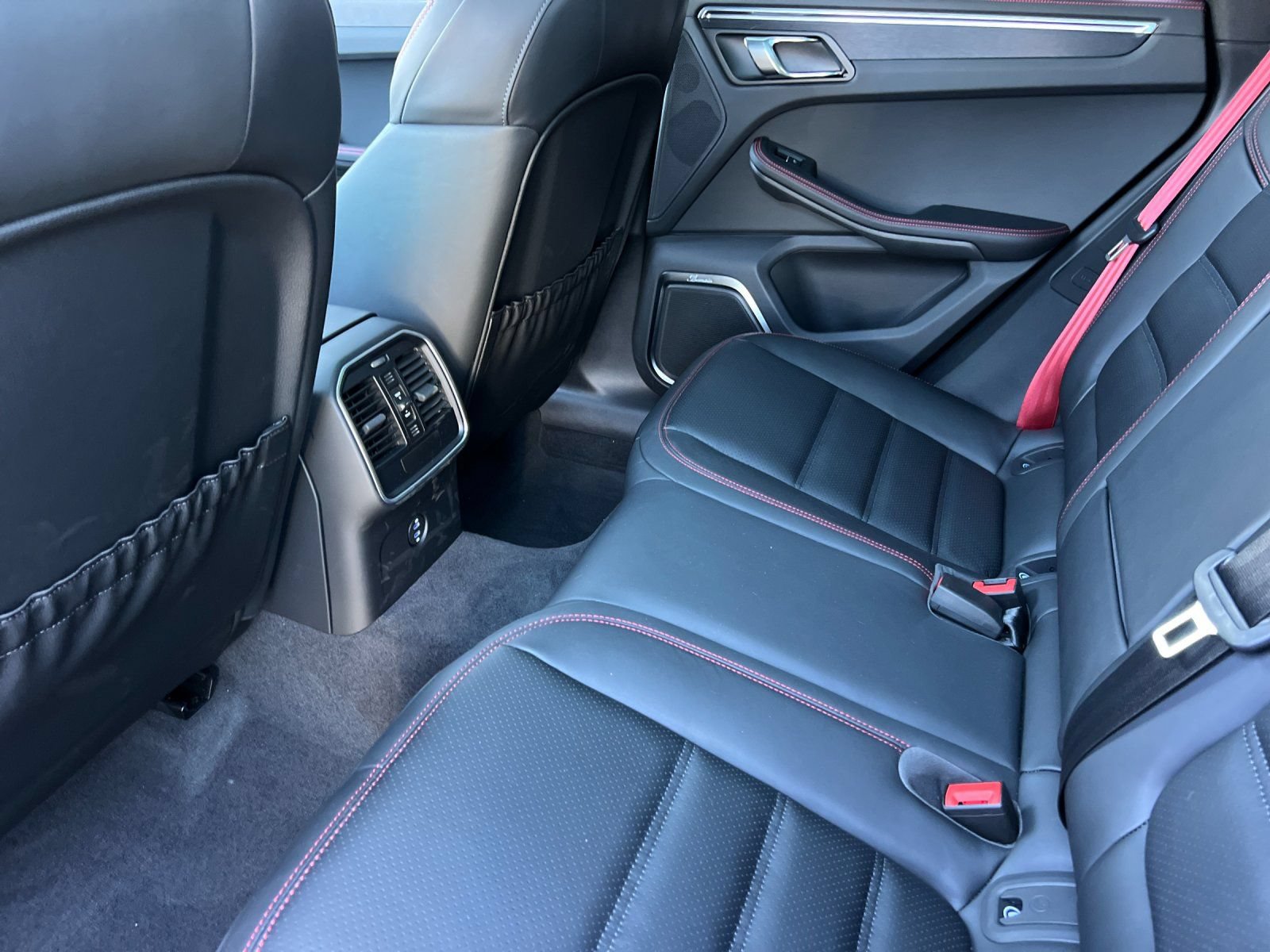 Certified 2026 Porsche Macan GTS AWD/4WD image 14