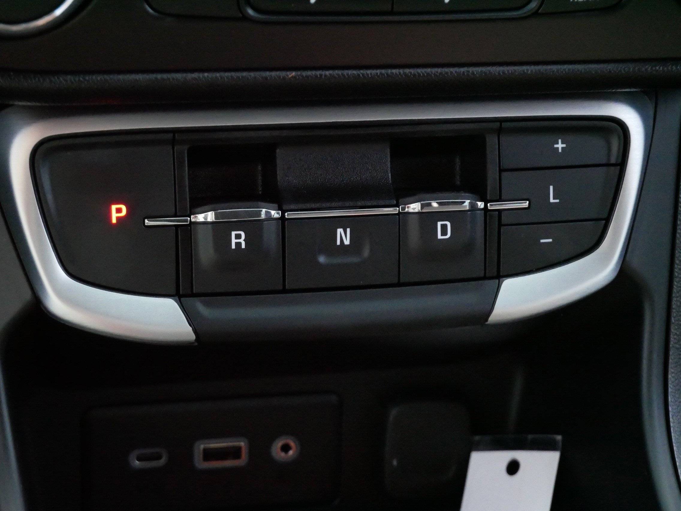 Used 2024 GMC Terrain SLE image 23