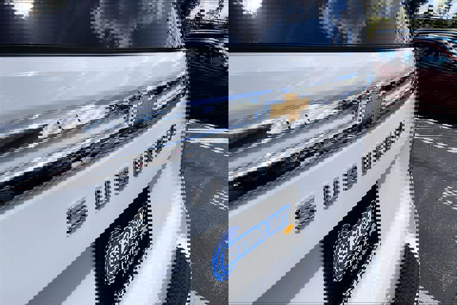 Used 2022 Chevrolet Suburban LT w/ Luxury Package image 9