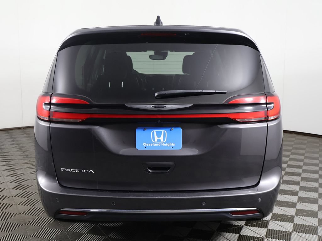 Used 2023 Chrysler Pacifica Touring-L FWD image 11