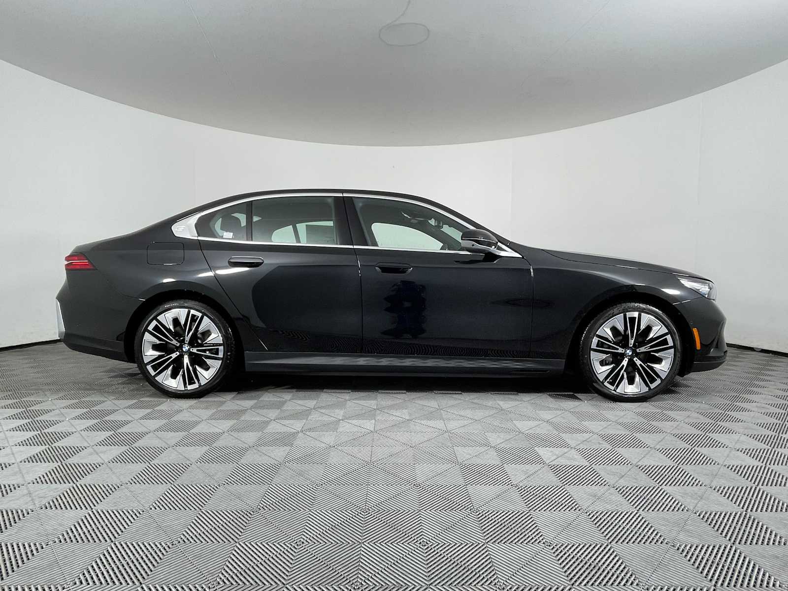New 2026 BMW i5 eDrive40 image 12