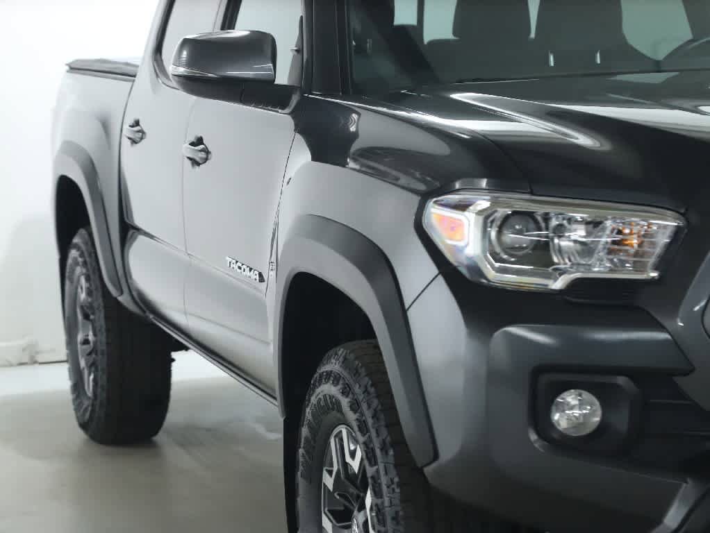 Certified 2022 Toyota Tacoma TRD Off-Road AWD/4WD image 8