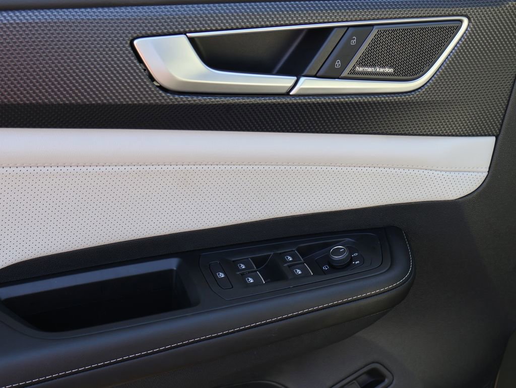 New 2026 Volkswagen Atlas Cross Sport SEL Premium R-Line image 25