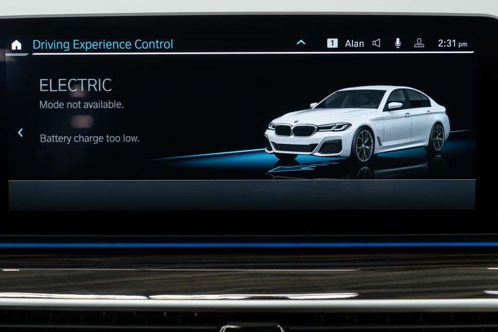 Used 2023 BMW 530e xDrive w/ M Sport Package AWD/4WD image 28