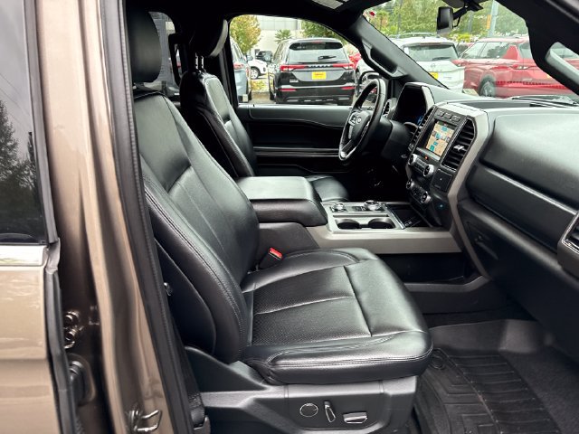 Used 2019 Ford Expedition XLT w/ Equipment Group 201A AWD/4WD image 9