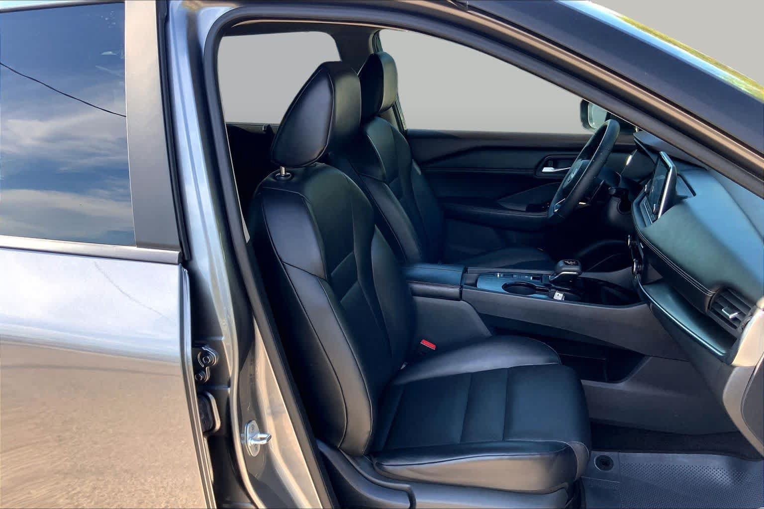 Used 2023 Nissan Rogue SV w/ SV Premium B Package FWD image 8