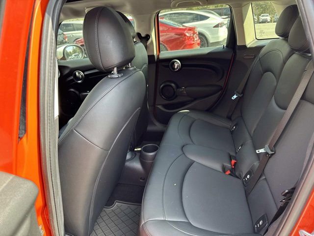 Used 2021 MINI Cooper 4-Door Hardtop image 13