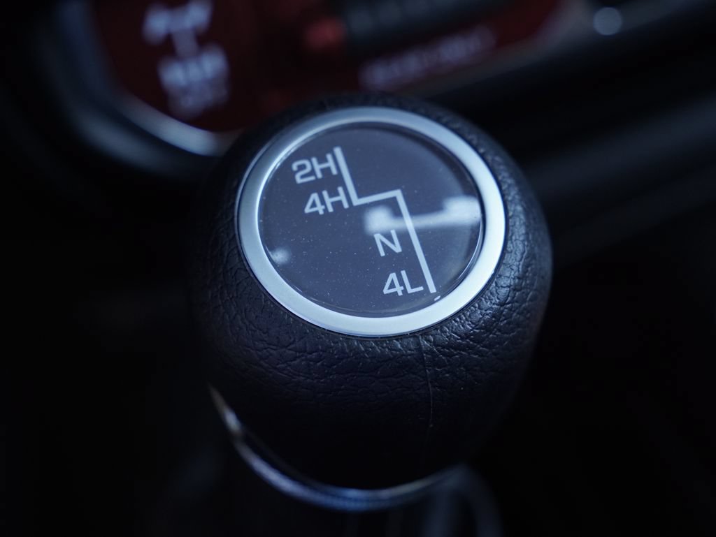 Certified 2025 Jeep Gladiator Sport AWD/4WD image 23