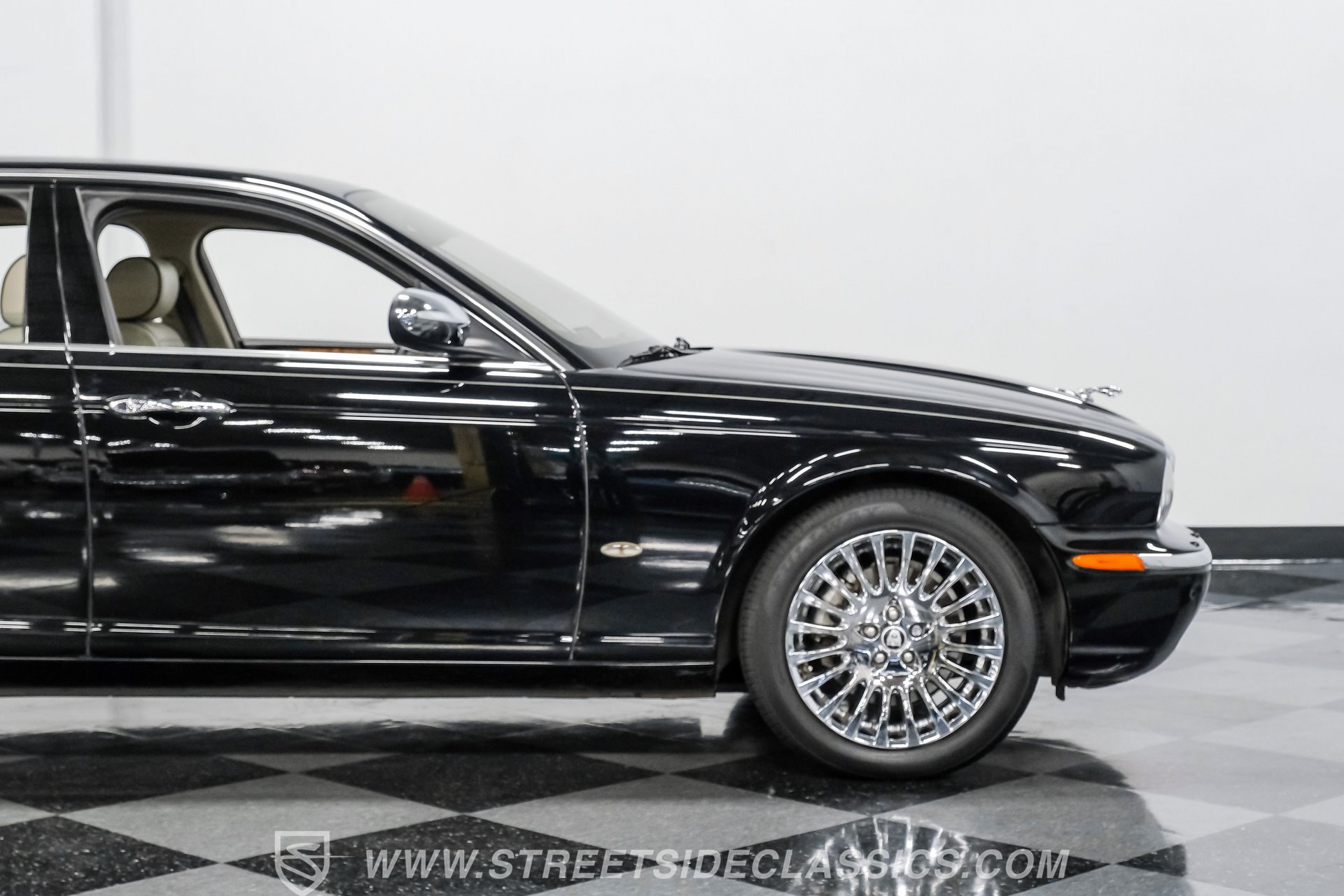 Used 2007 Jaguar XJ8 L RWD image 28